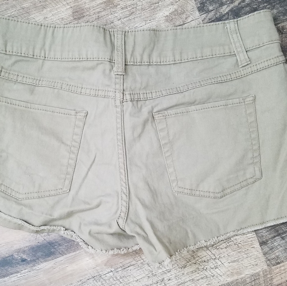 Khaki tan shorts - Picture 2 of 3